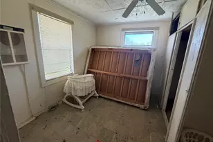 712 N McCarty Ave, Eagle Lake, TX 77434 - Photo 6