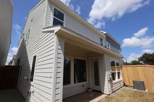 405 Kinley Oaks Dr, Houston, TX 77079 - Photo 2