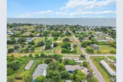 1047 10th Street, Dickinson, TX 77539 - Photo 6