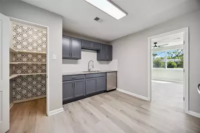 5206 Willow Glen Drive, Houston, TX 77033 - Photo 8