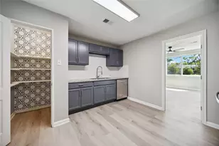 5206 Willow Glen Dr, Houston, TX 77033 - Photo 8