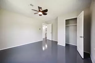 5206 Willow Glen Dr, Houston, TX 77033 - Photo 12