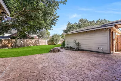 513 Meadow Bend Drive, Friendswood, TX 77546 - Photo 32