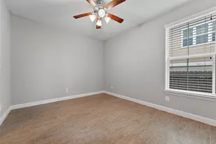 1221 W 19th St, Houston, TX 77008 - Photo 2