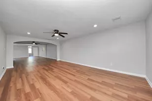 210 S 6th St, La Porte, TX 77571 - Photo 8