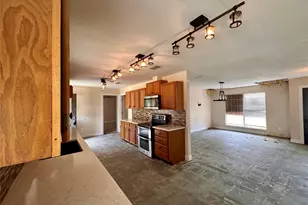 10 Forrest Ln, Angleton, TX 77515 - Photo 8