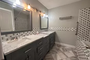 10 Forrest Ln, Angleton, TX 77515 - Photo 16