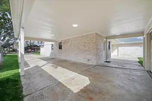 7715 Twin Hills Dr, Houston, TX 77071 - Photo 30