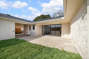 7715 Twin Hills Dr, Houston, TX 77071 - Photo 30