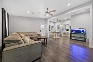 10430 Caxton St, Houston, TX 77016 - Photo 8