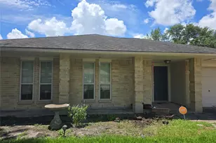 3827 Pecan Cir, La Porte, TX 77571 - Photo 2