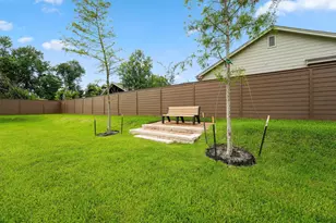 2110 Dewalt St, Houston, TX 77088 - Photo 20