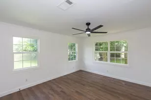 1323 S Beauregard St, Alvin, TX 77511 - Photo 20
