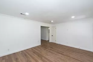 1323 S Beauregard St, Alvin, TX 77511 - Photo 6