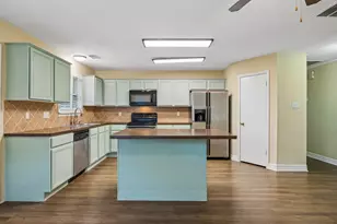10819 E Linwood Dr, La Porte, TX 77571 - Photo 6