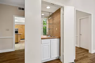 250 Sugar Berry Cir, Houston, TX 77024 - Photo 10