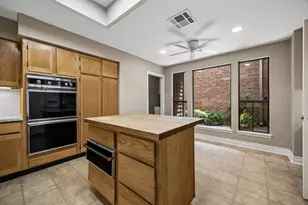 250 Sugar Berry Cir, Houston, TX 77024 - Photo 8