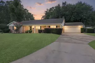 1255 Sandwood Ln, Beaumont, TX 77706 - Photo 2