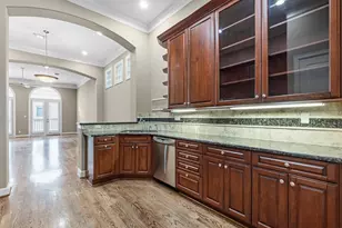 107 Dennis St, Houston, TX 77006 - Photo 22