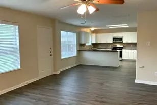 410 Sun River Ln, Dickinson, TX 77539 - Photo 6