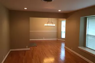 10127 Hanka Dr, Houston, TX 77043 - Photo 2