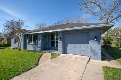 110 S Magnolia Street, Lake Jackson, TX 77566 - Photo 2