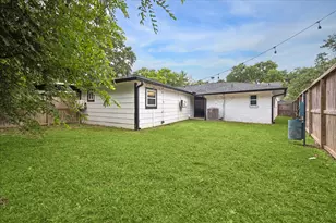 9710 Bob White Dr, Houston, TX 77096 - Photo 34
