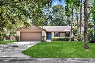 7 E Brookberry Ct, The Woodlands, TX 77381 - Photo 2