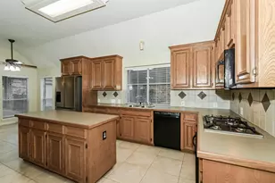 405 Meadow Bend Dr, Friendswood, TX 77546 - Photo 8