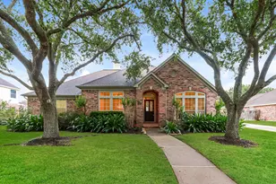 405 Meadow Bend Dr, Friendswood, TX 77546 - Photo 1