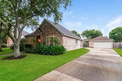 405 Meadow Bend Drive, Friendswood, TX 77546 - Photo 4