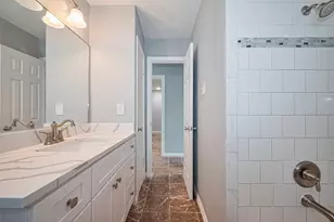 10659 Hazelhurst Dr, Houston, TX 77043 - Photo 22