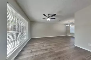 5 Regency Ct, Conroe, TX 77304 - Photo 4