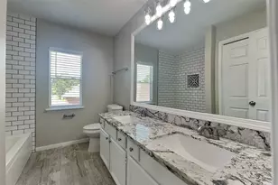 5 Regency Ct, Conroe, TX 77304 - Photo 18