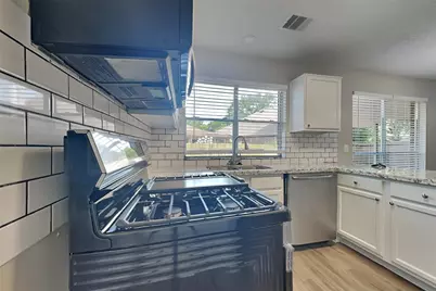 5 Regency Court, Conroe, TX 77304 - Photo 6