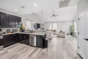 14702 Meadow Acre Trl, Houston, TX 77049 - Photo 4