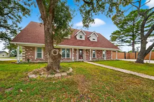 4901 Burning Tree Dr, Baytown, TX 77521 - Photo 2