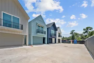 4610 Crown Grove Ln, Houston, TX 77018 - Photo 2