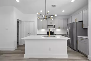 4610 Crown Grove Ln, Houston, TX 77018 - Photo 6