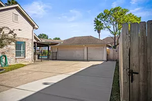 1305 Buttonwood Dr, Friendswood, TX 77546 - Photo 36