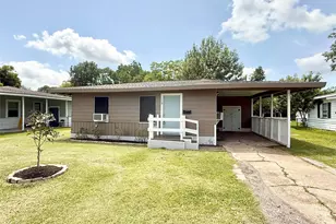 119 Oak Dr, Lake Jackson, TX 77566 - Photo 1