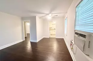 119 Oak Dr, Lake Jackson, TX 77566 - Photo 2