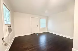 119 Oak Dr, Lake Jackson, TX 77566 - Photo 4