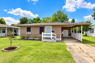 119 Oak Dr, Lake Jackson, TX 77566 - Photo 1