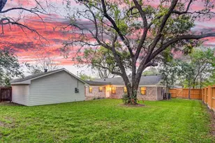 11038 Waxwing St, Houston, TX 77035 - Photo 24