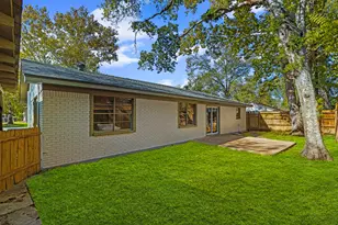 703 Austin St, Columbus, TX 78934 - Photo 2