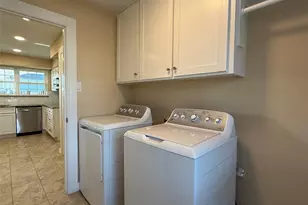 318 Big Hollow Ln, Houston, TX 77042 - Photo 10