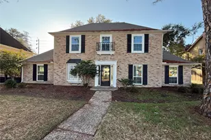 318 Big Hollow Ln, Houston, TX 77042 - Photo 2