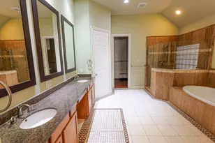 1314 Sherwood Springs Ln, Houston, TX 77043 - Photo 20