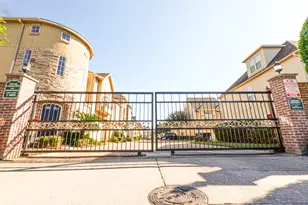 1314 Sherwood Springs Ln, Houston, TX 77043 - Photo 4